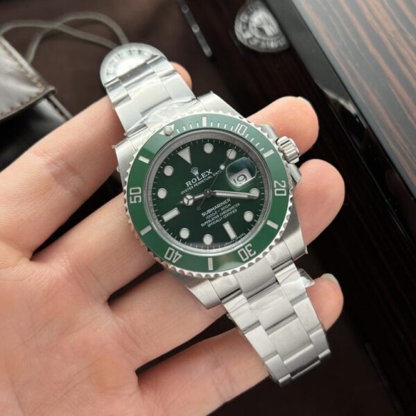 Rolex Submariner 116610LV Hulk Replica Watch Clean Factory 40mm